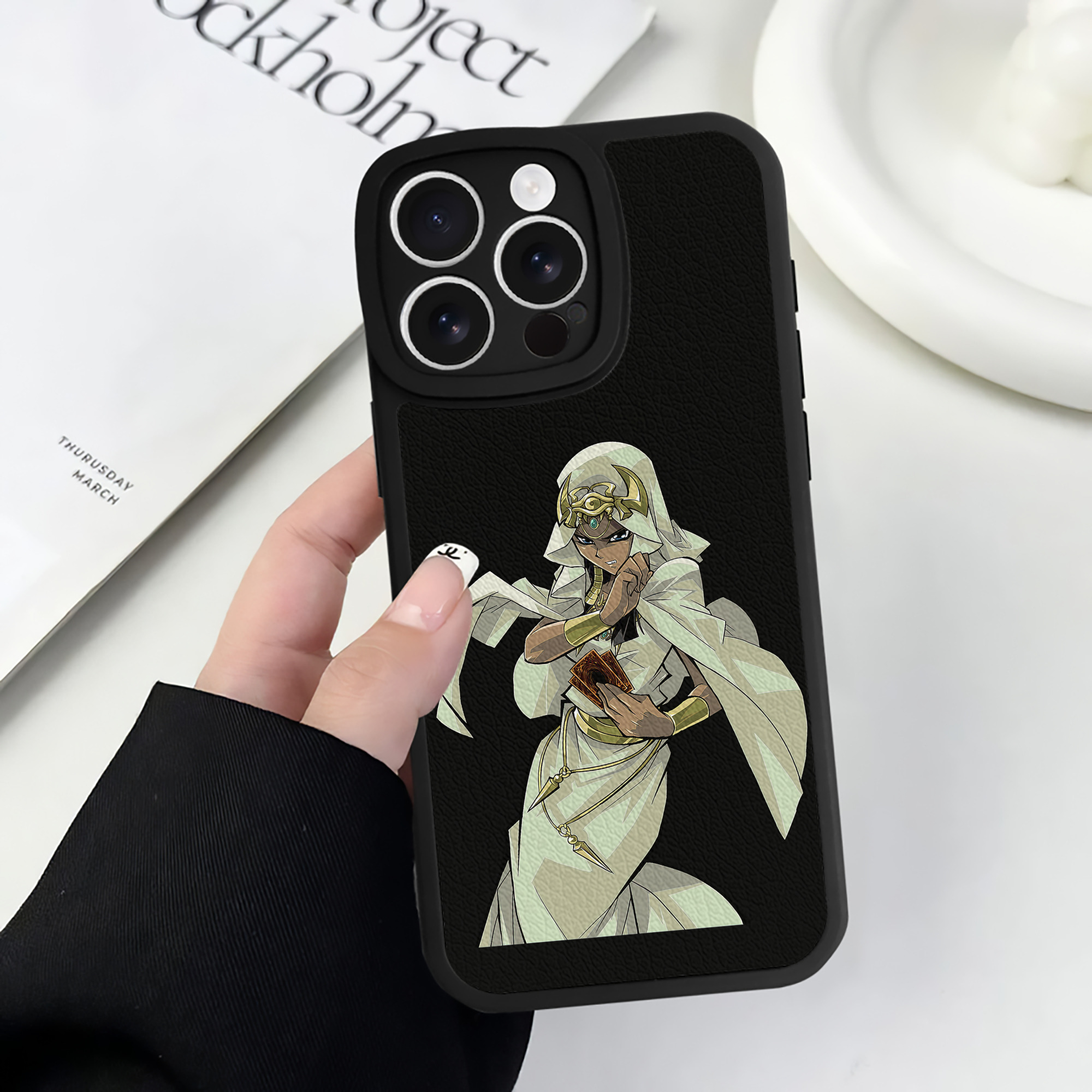 （画像用） 遊☆戯☆王 Yu-Gi-Oh! 【iPhone 16シリーズ対応】シリコンスマホケース（レザー調） 材質：シリコン